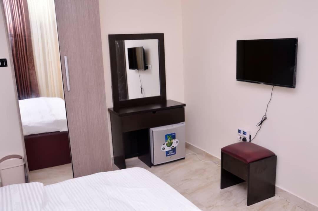 City Nest Hotel Ogombo Exterior foto
